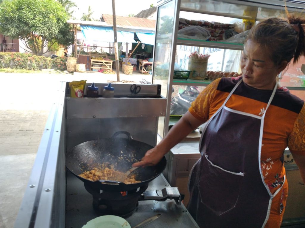 Nasi goreng verkoper in Indonesië