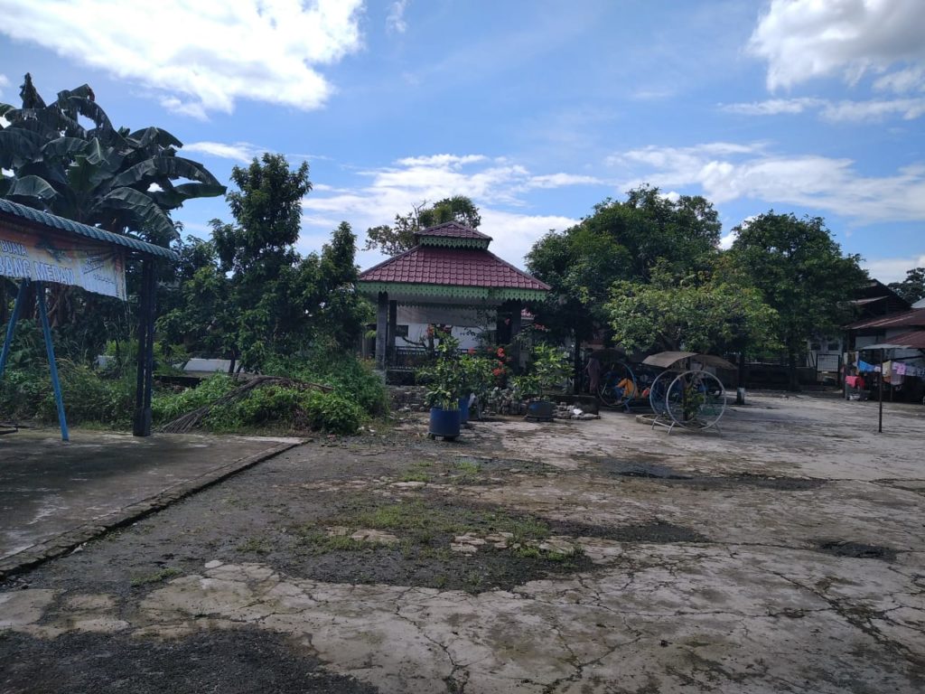 Het terrein van het crocodile park in Medan