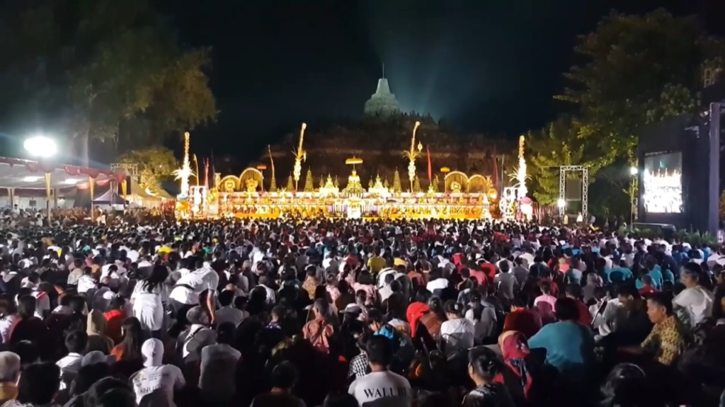 de gelovigen bij de candi borobudur