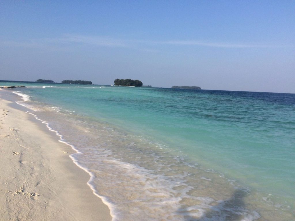 het strand op Pulau Seribu