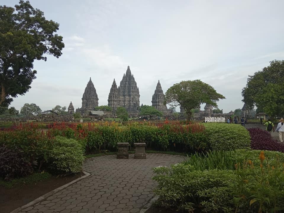 complex van candi prambanan