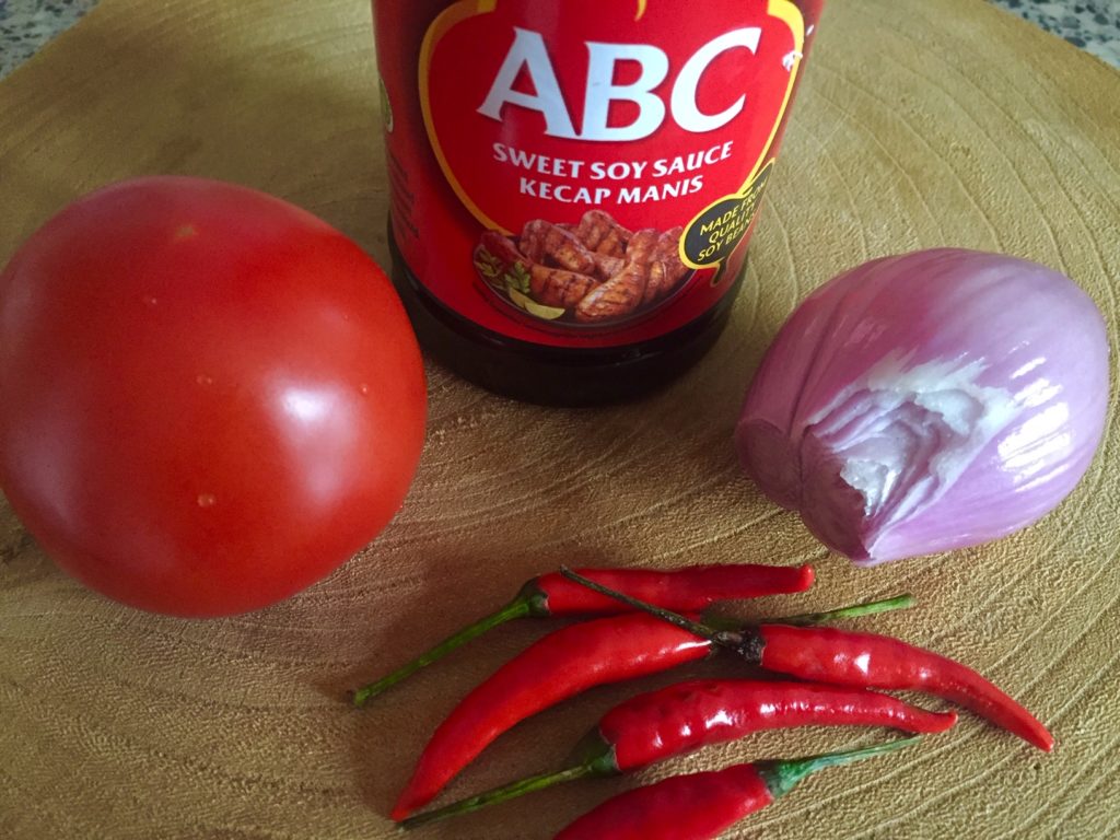 ketjap manis is een van de ingredienten sambal kecap