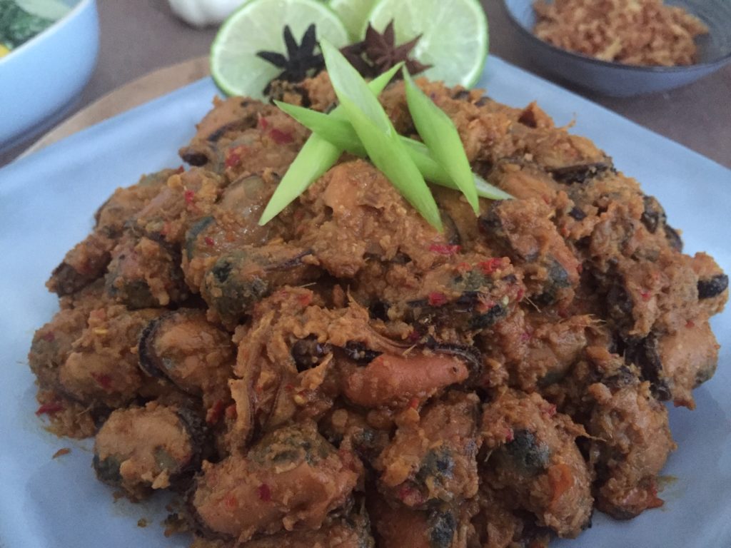 rendang kerang (rendang met mossel )