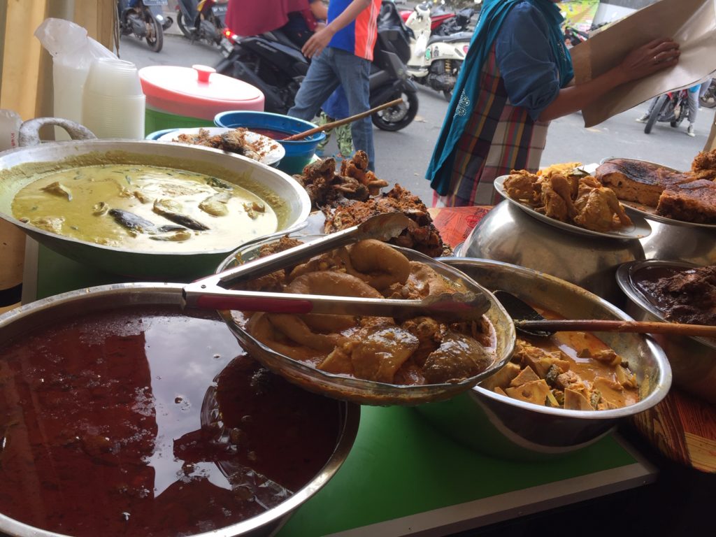 rendang en Sate in West-Sumatra