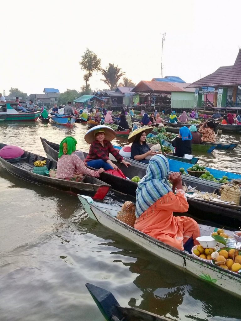 pasar terapung op Kalimantan Indonesië