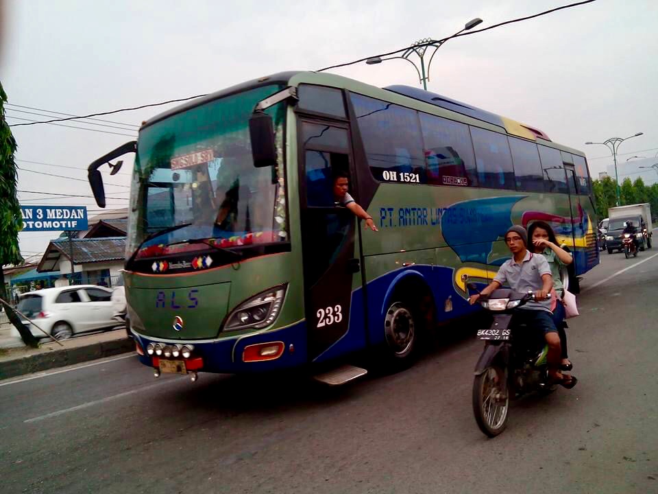 de bus is heel belangrijk vervoer in Indonesië