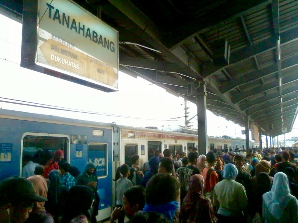 de trein is het openbare vervoer in Indonesië dat vooral op Java populair is