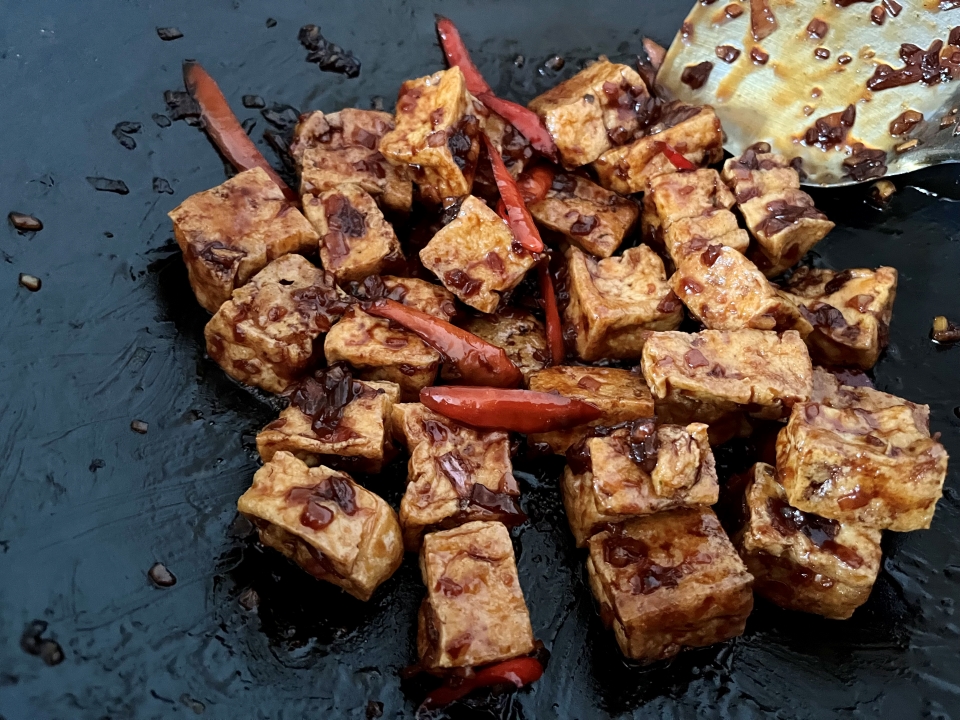 Tahu kecap (tahoe ketjap) bereiden