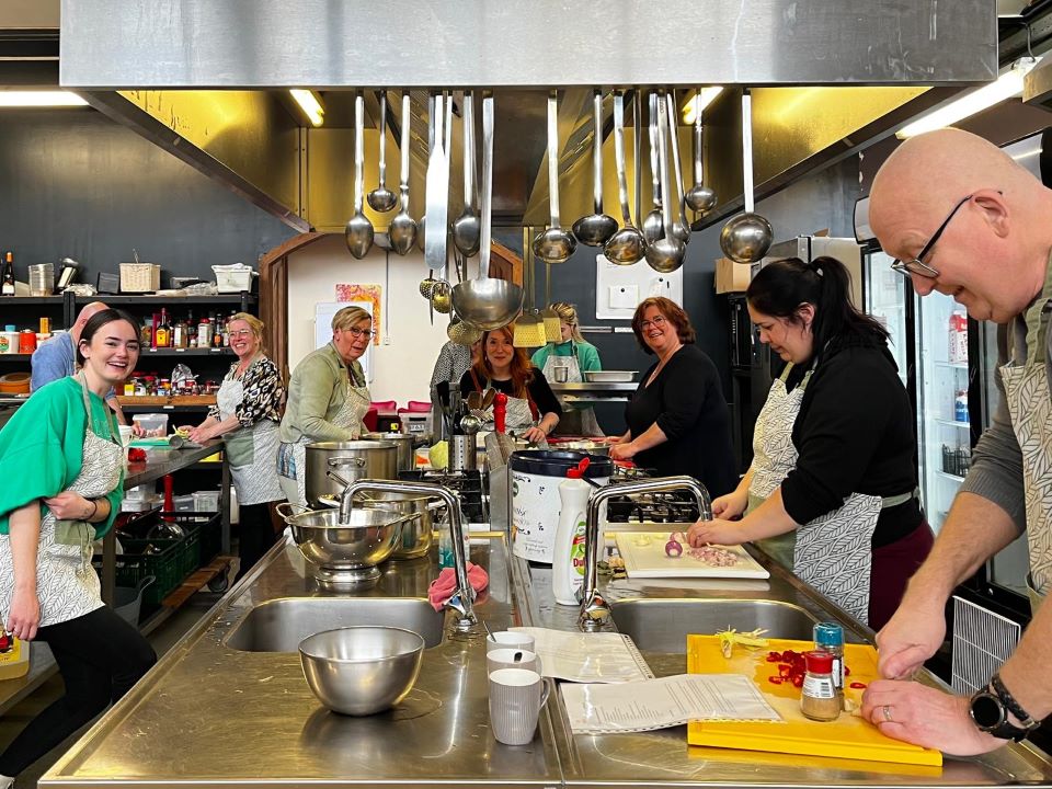 Vrolijke teambuilding Indonesisch Koken in Weert