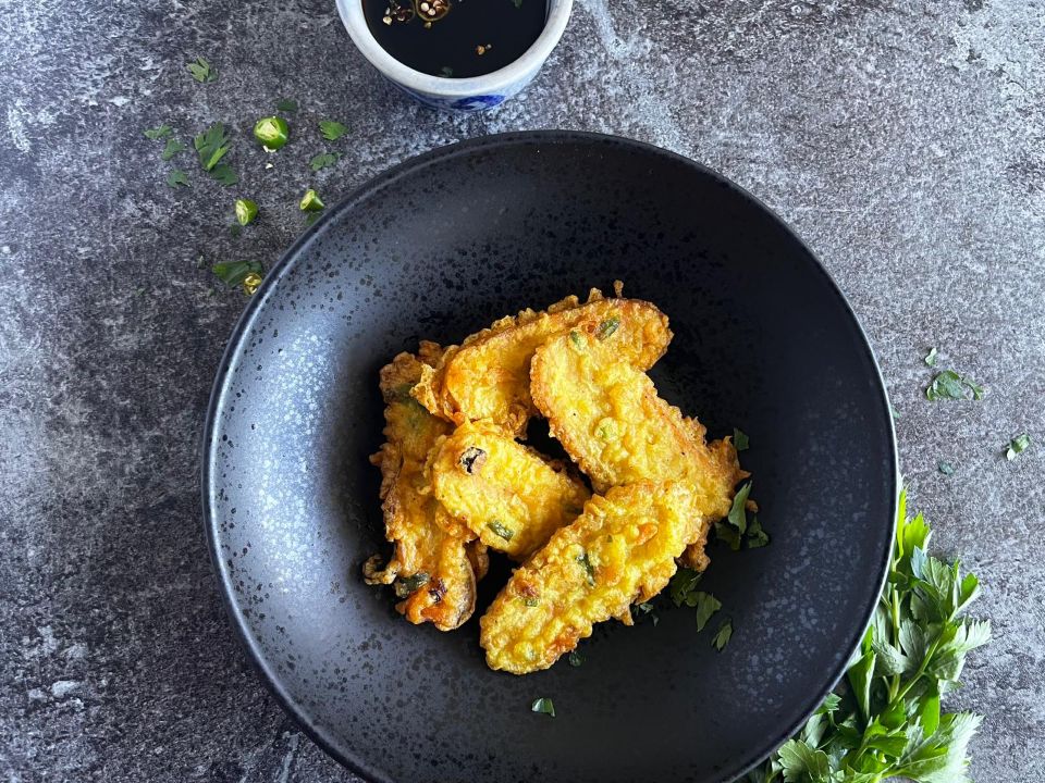 Hoe bereid je tempé? maak er een snack van zoals tempe goreng tepung, keripik tempe etc.