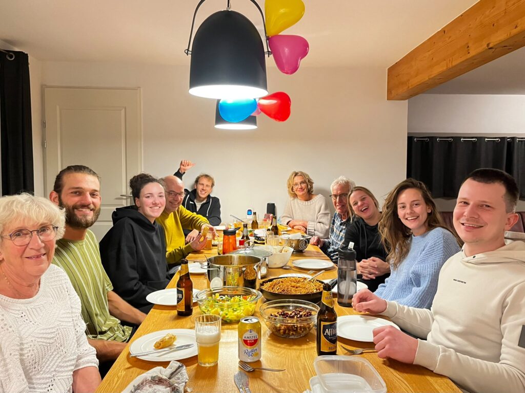 samen met familie en vrienden Indonesische gerechten koken in je eigen keuken? Dit kan met onze Indonesische kookworkshop op locatie